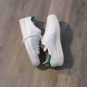 Superstan adidas shell toe